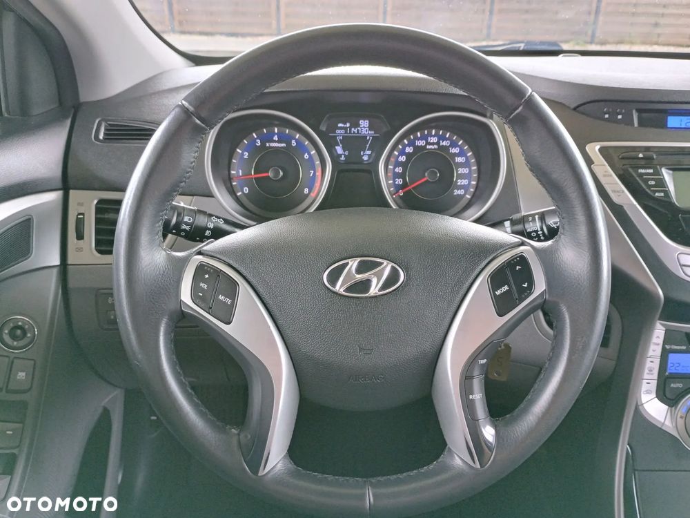 Hyundai Elantra 1.6 Comfort - 16