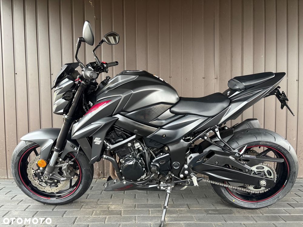 Suzuki GSX - 28