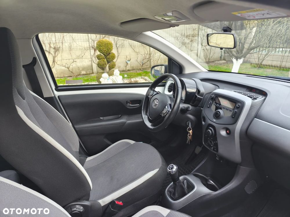 Toyota Aygo x-play - 8