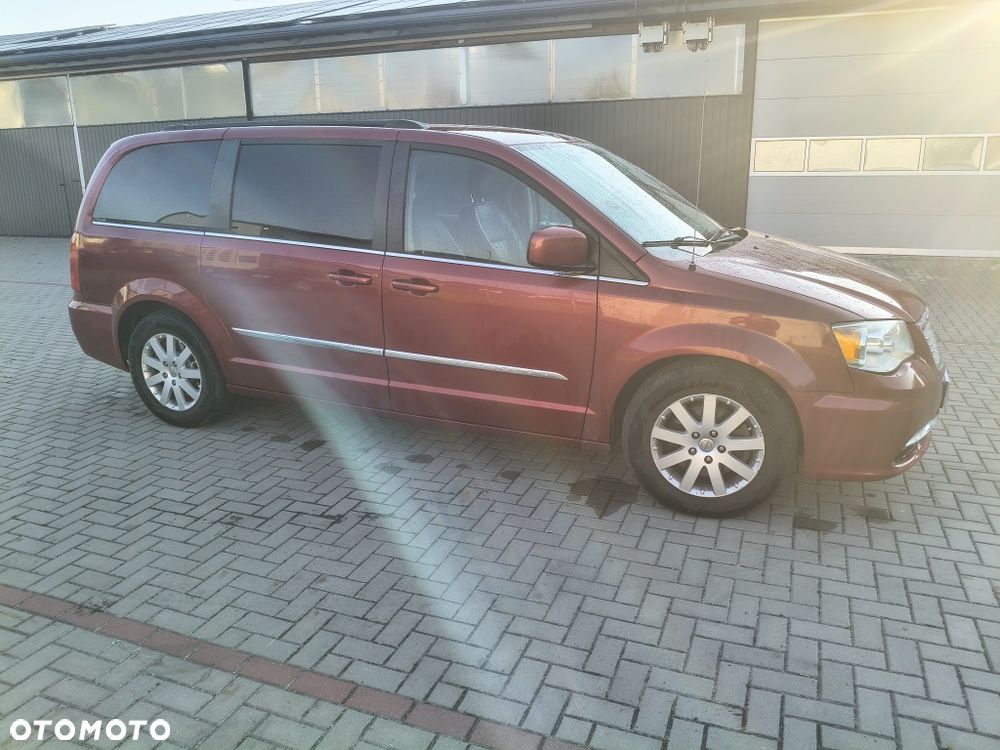 Chrysler Town & Country - 2