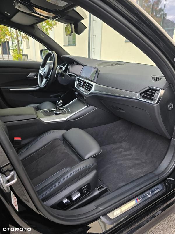 BMW Seria 3 320d xDrive M Sport Shadow - 13