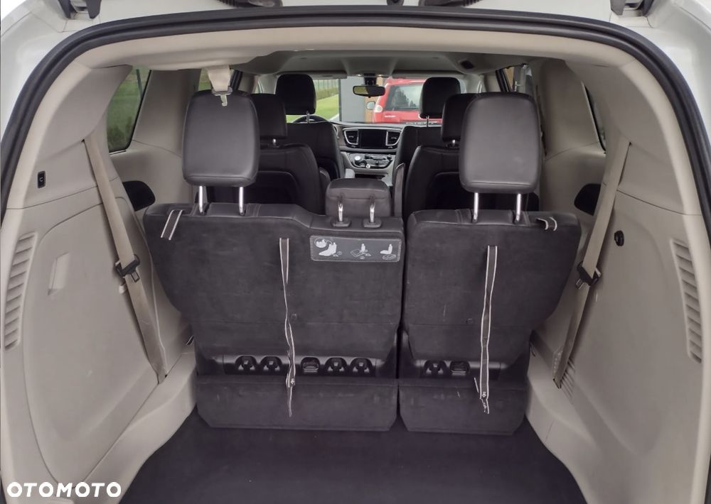 Chrysler Pacifica - 12