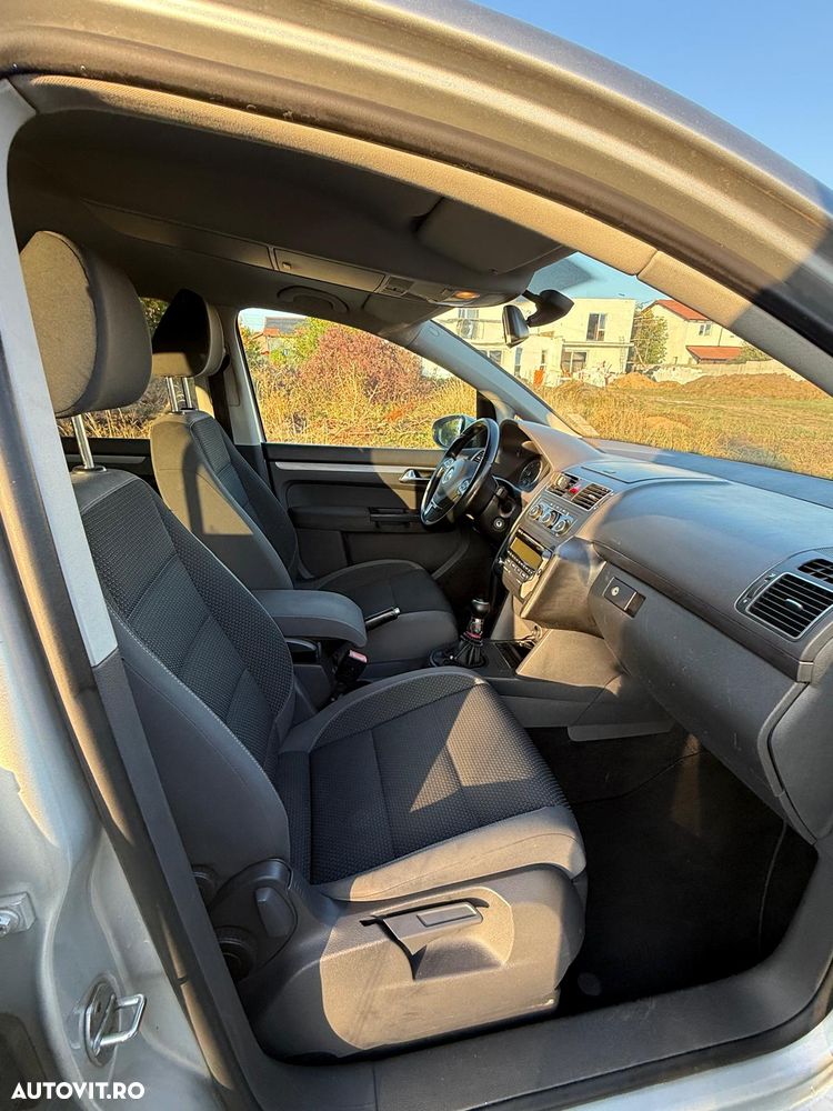 Volkswagen Touran - 15