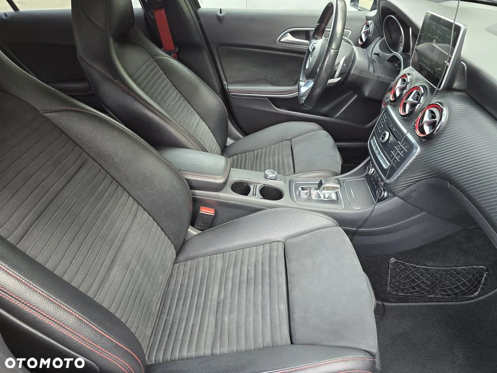 Mercedes-Benz Klasa A AMG 45 4Matic AMG Speedshift 7G-DCT - 18