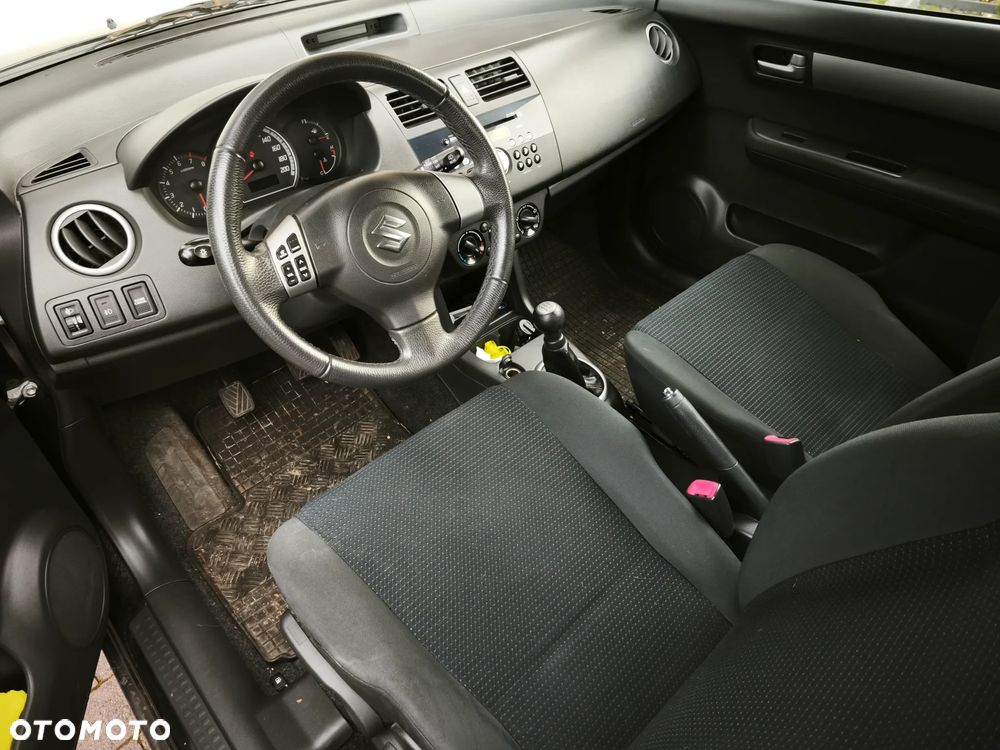 Suzuki Swift 1.3 Club - 8