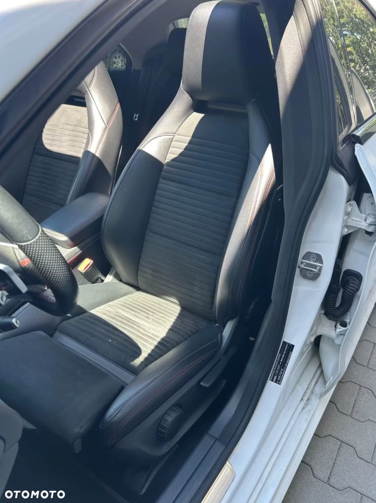 Mercedes-Benz CLA 250 4-Matic AMG Line - 12