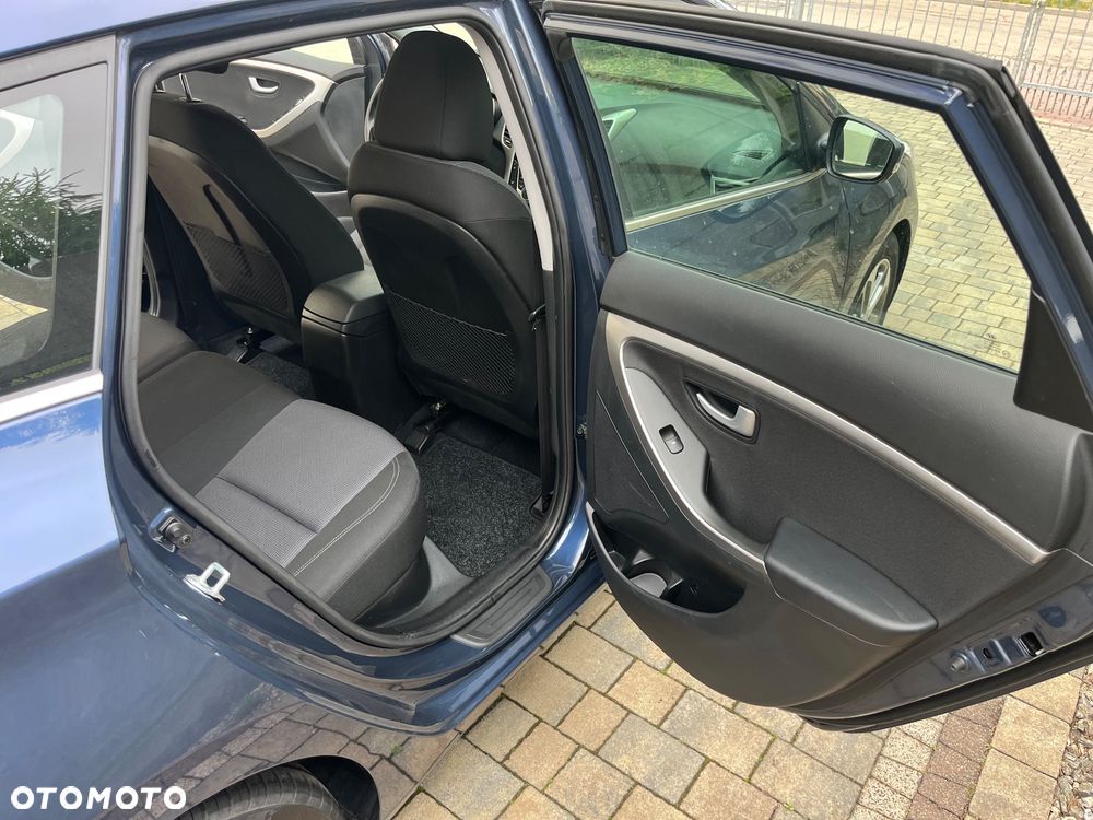 Hyundai i30 blue Kombi 1.6 CRDi Style - 21