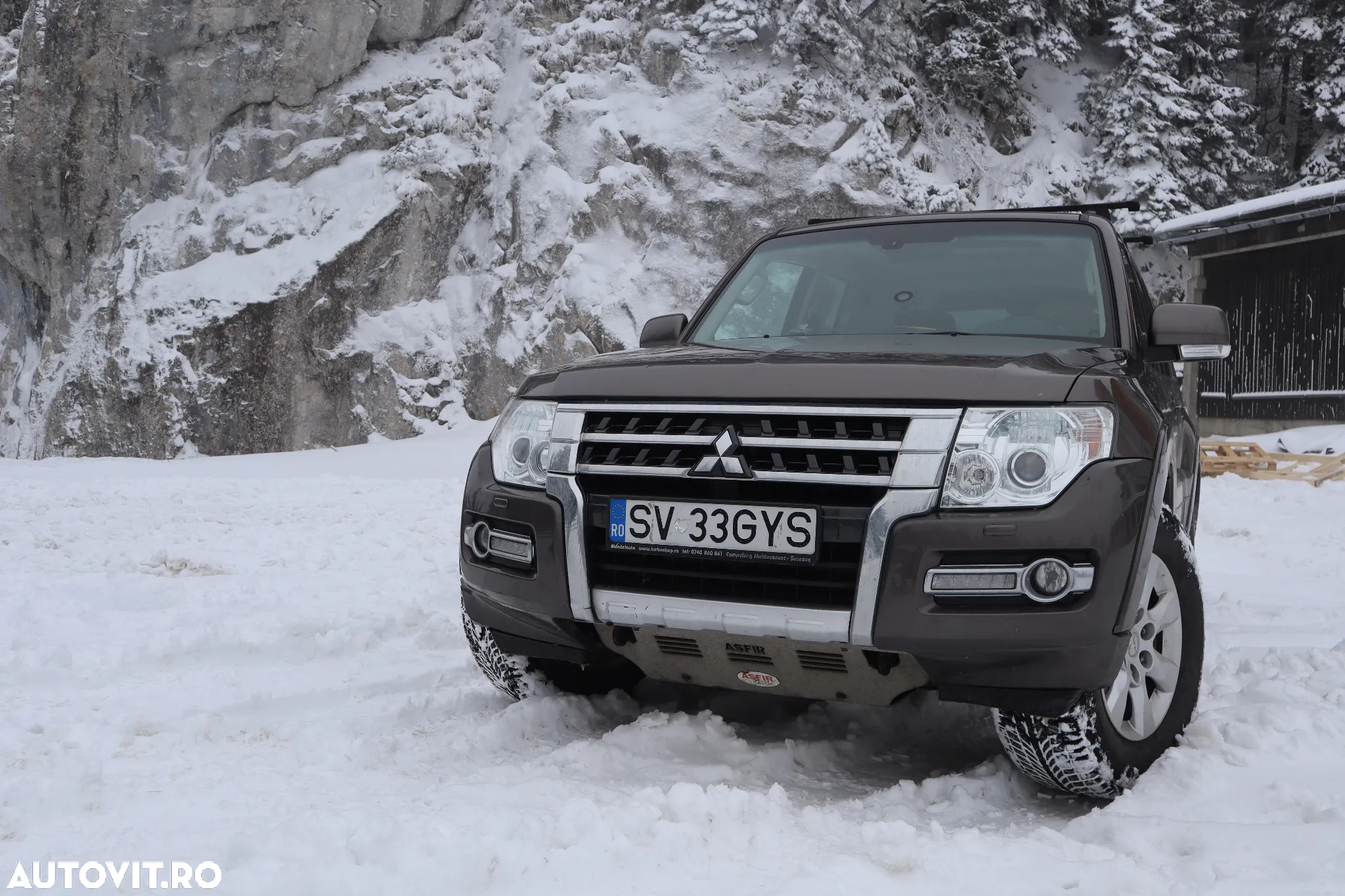 Mitsubishi Pajero - 25