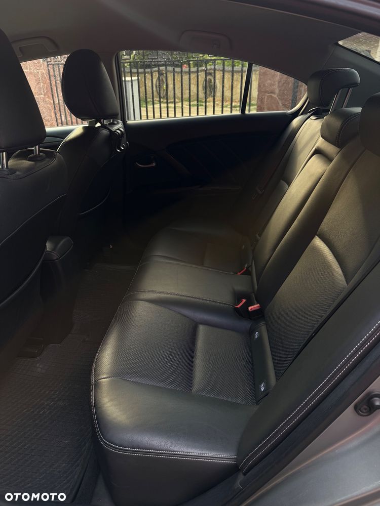 Toyota Avensis - 4