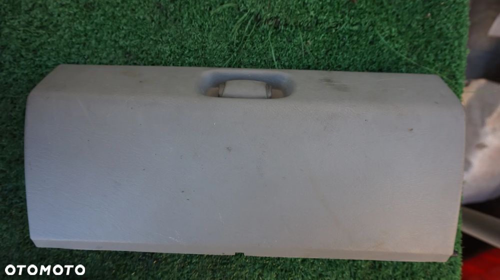 Renault Trafic II Opel Vivaro Nissan Primastar 2.0 DCI M9R schowek polka pasazera