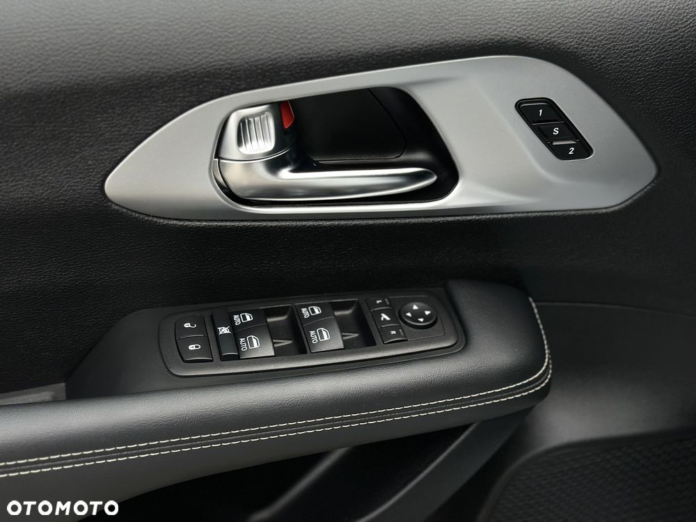 Chrysler Pacifica - 21