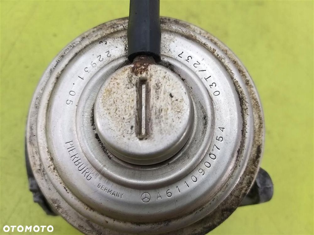 Zawór EGR Mercedes C-klasa 2.2CDI  W203 2000-2007 PIERBURG A611090075A - 2