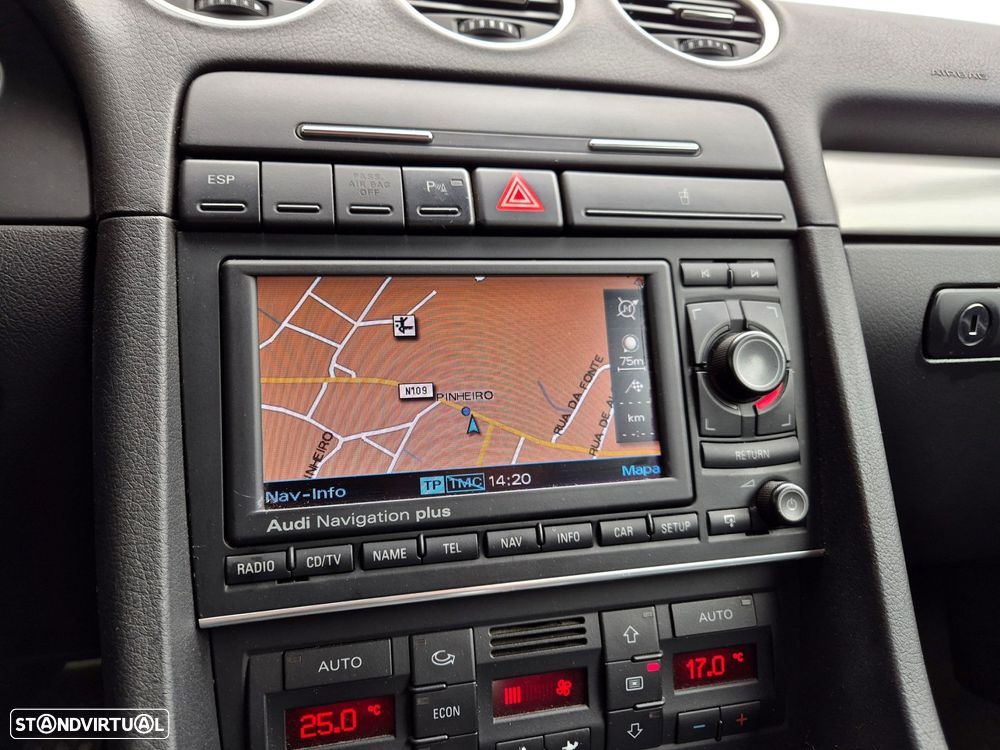 Audi A4 Cabrio 2.0 TDi S-line - 24