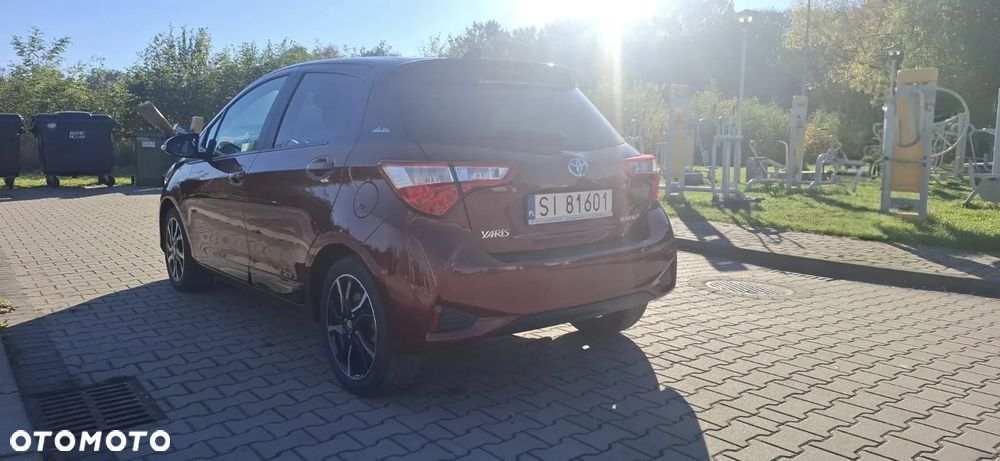 Toyota Yaris Hybrid 100 Dynamic - 2