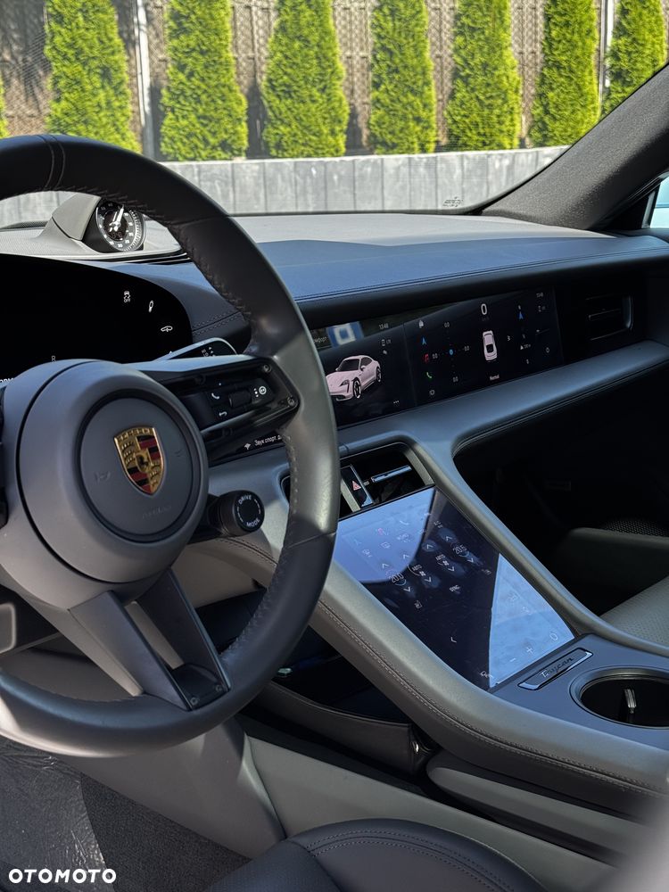 Porsche Taycan - 7
