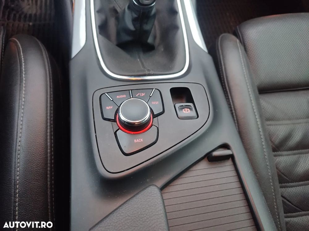 Opel Insignia - 10