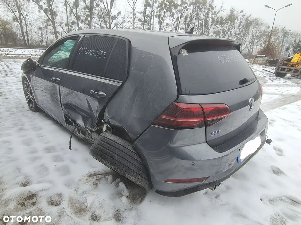 Volkswagen Golf 1.4 GTE Plug-In-Hybrid DSG - 4