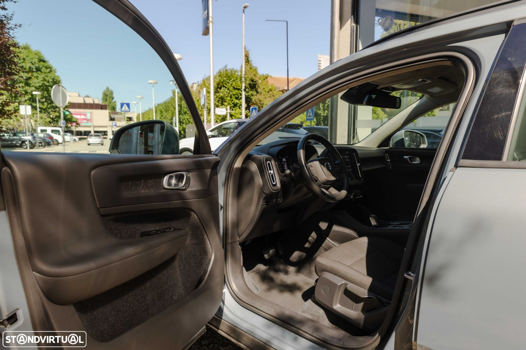 Volvo XC 40 1.5 T2 Momentum Core Geartronic - 9