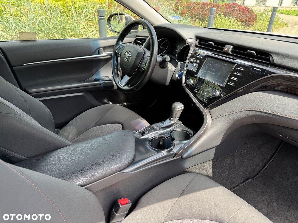 Toyota Camry 2.5 Hybrid Executive CVT - 18