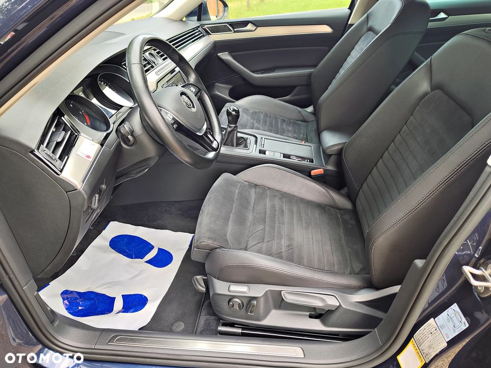 Volkswagen Passat - 24