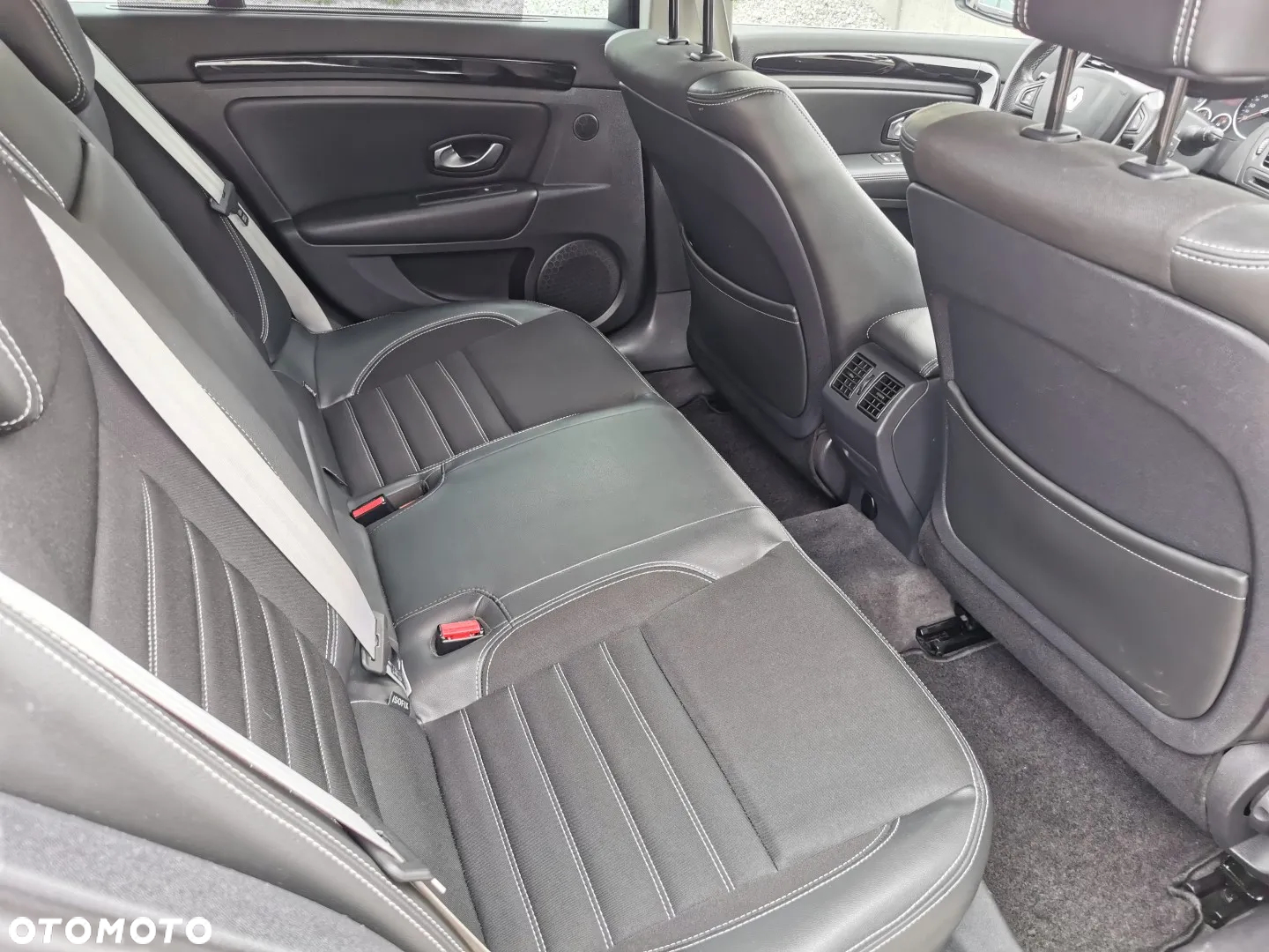 Renault Laguna Grandtour dCi 150 FAP Bose - 13