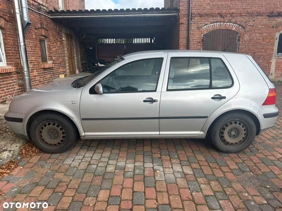 Volkswagen Golf 1.6 Basis - 2