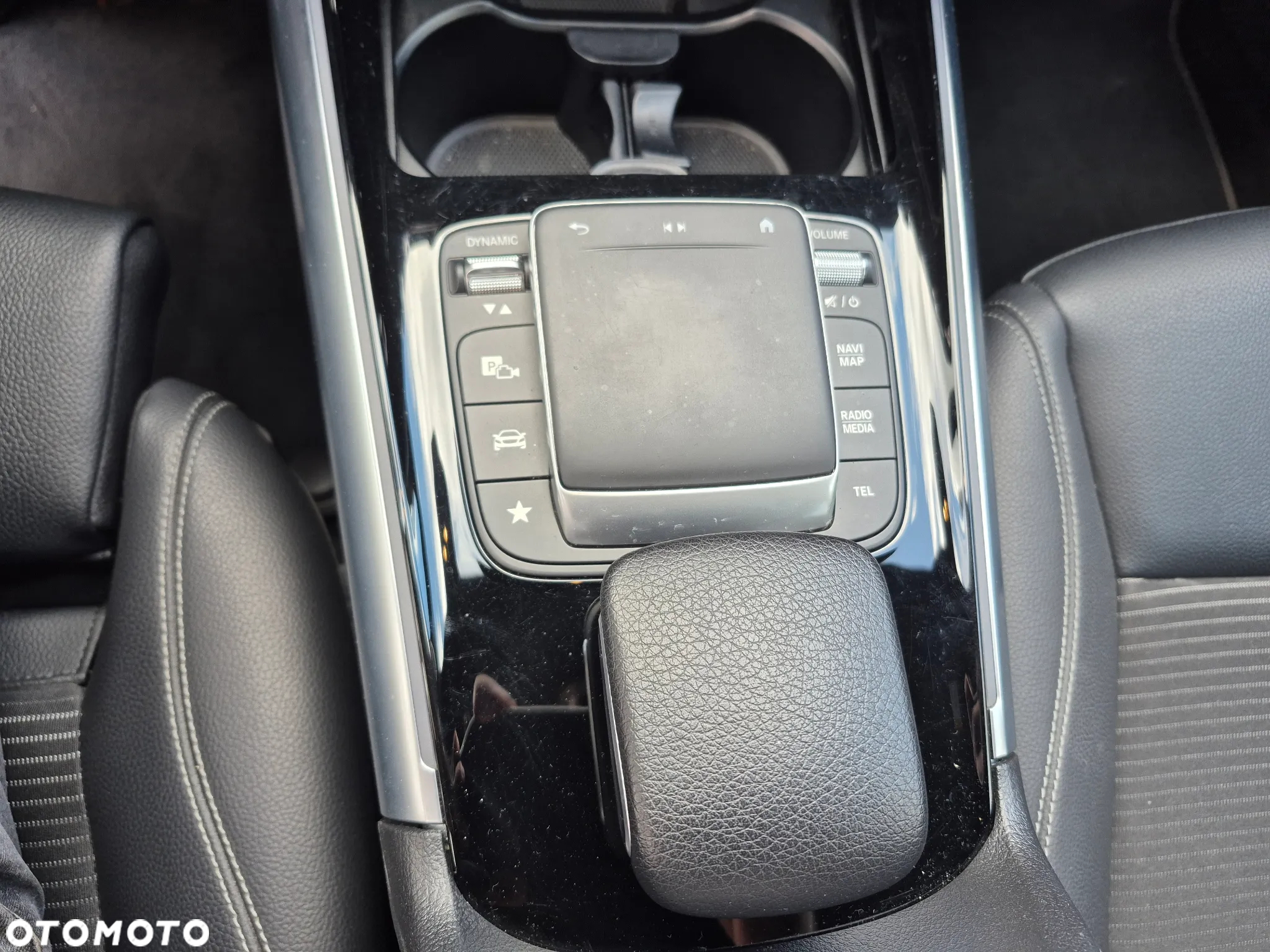 Mercedes-Benz GLA 200 4-Matic Progressive - 24