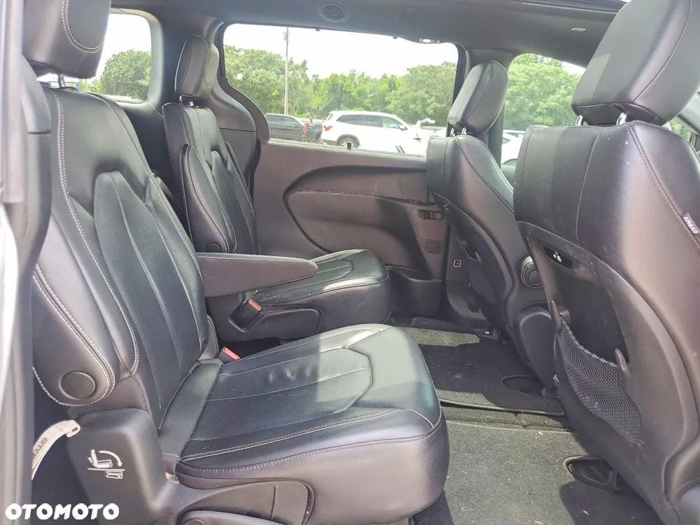 Chrysler Pacifica - 10