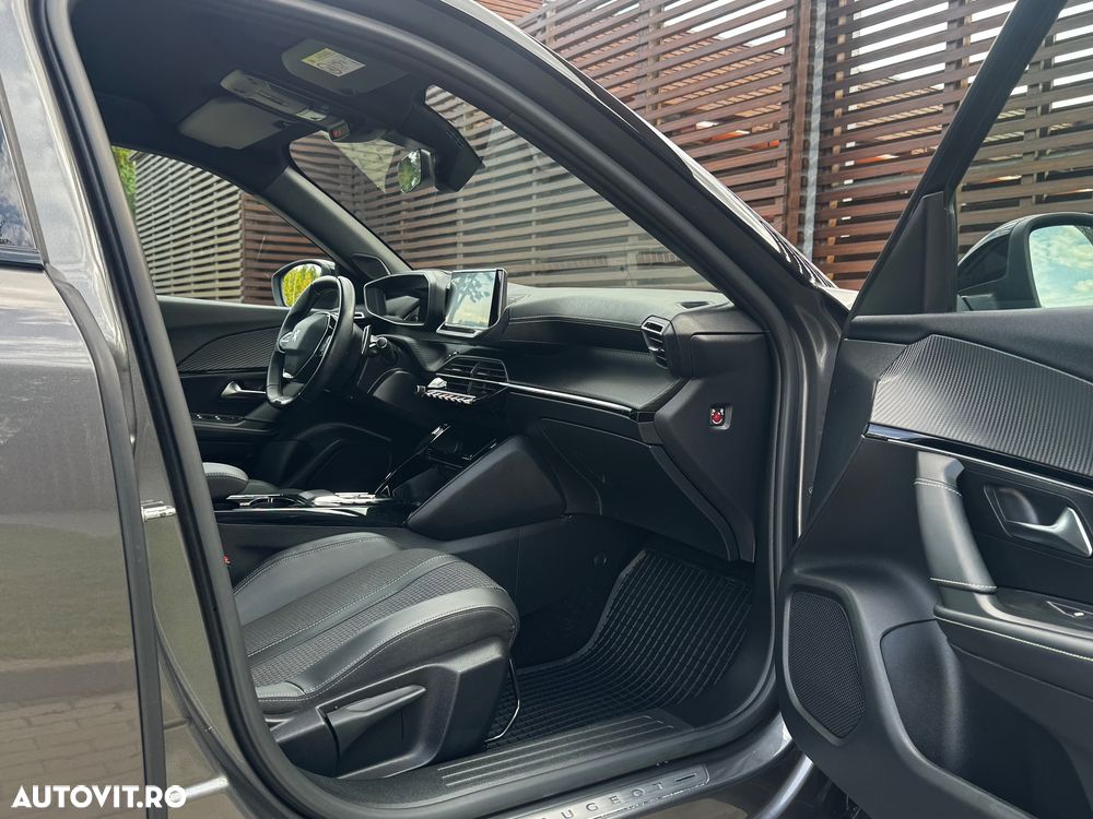 Peugeot 2008 PureTech 130 EAT8 GT - 24