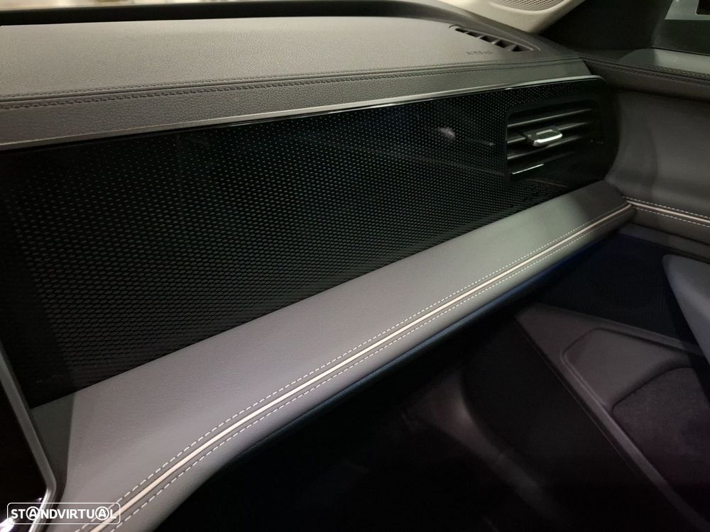 VW Passat Variant 1.5 TSI eHybrid Business DSG - 22