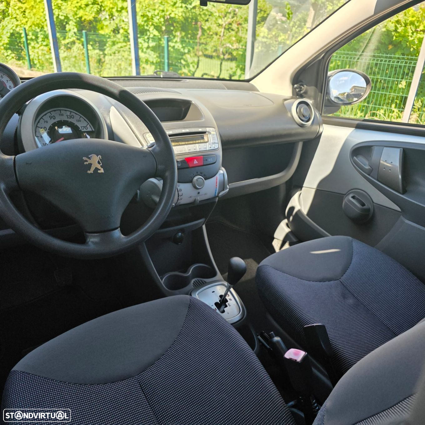 Peugeot 107 1.0 Trendy 2 Tronic - 21