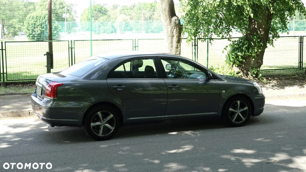 Toyota Avensis - 35