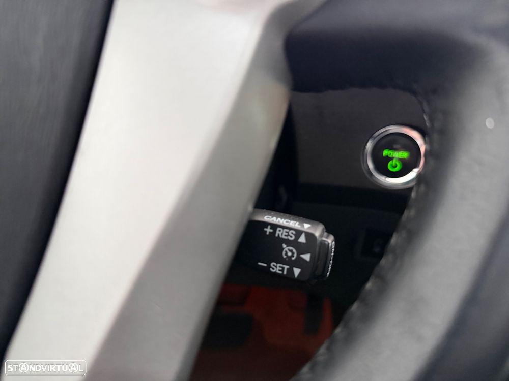 Toyota Prius 1.8 Premium +Pele+GPS+Solar - 19