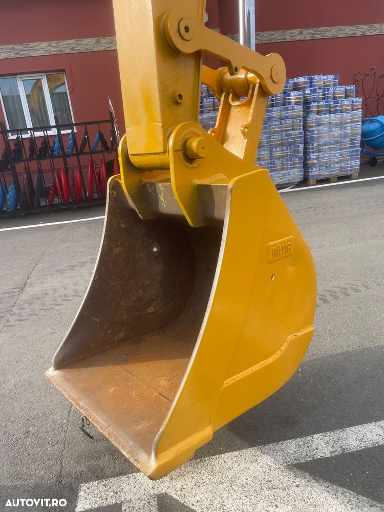 JCB JS1033 - 10