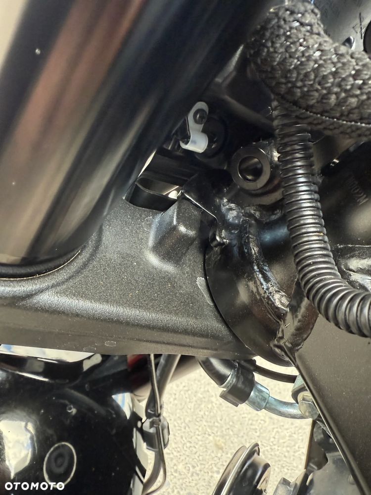 Suzuki GSX - 21