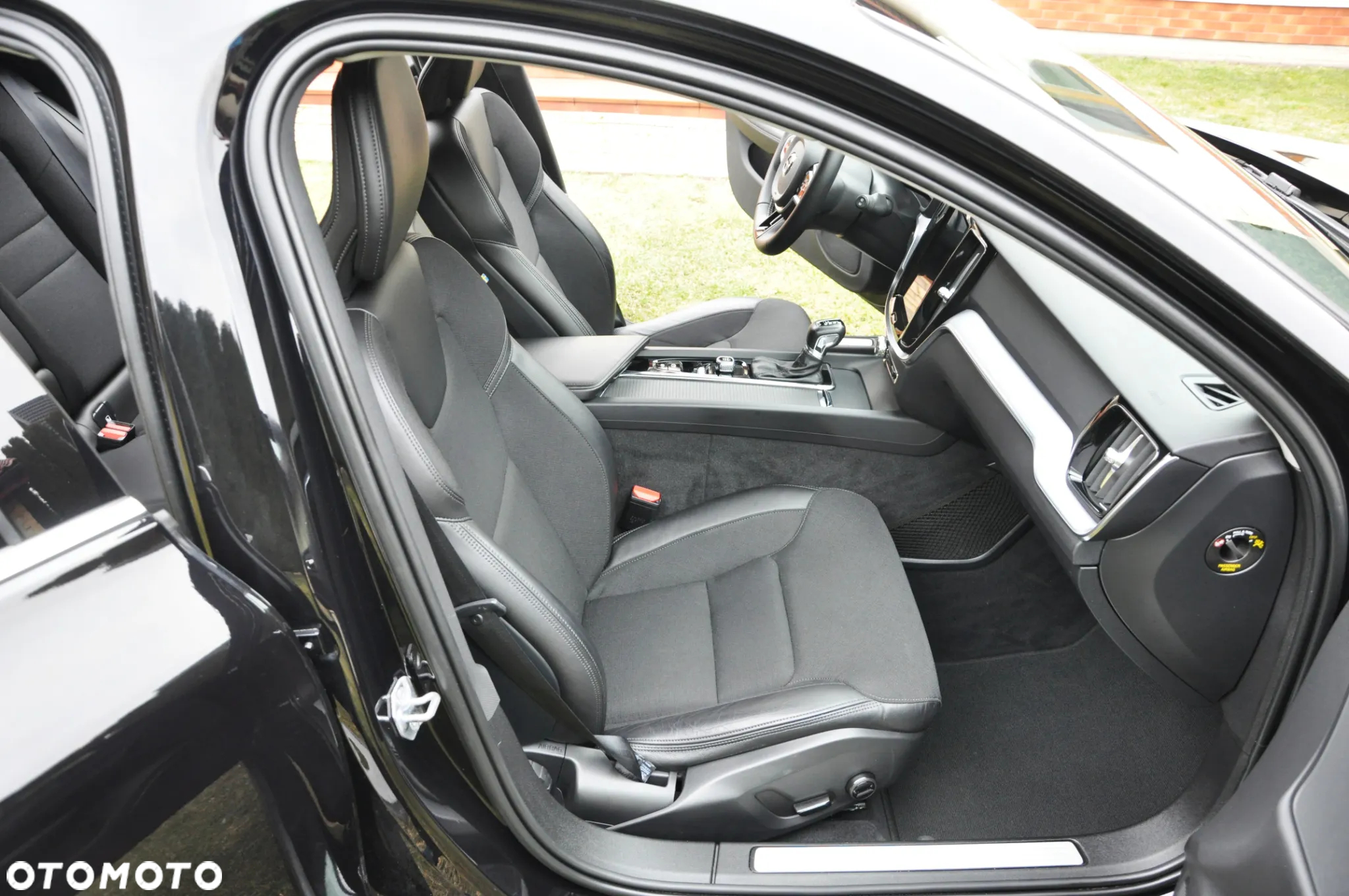 Volvo V60 T4 Geartronic Momentum Pro - 28