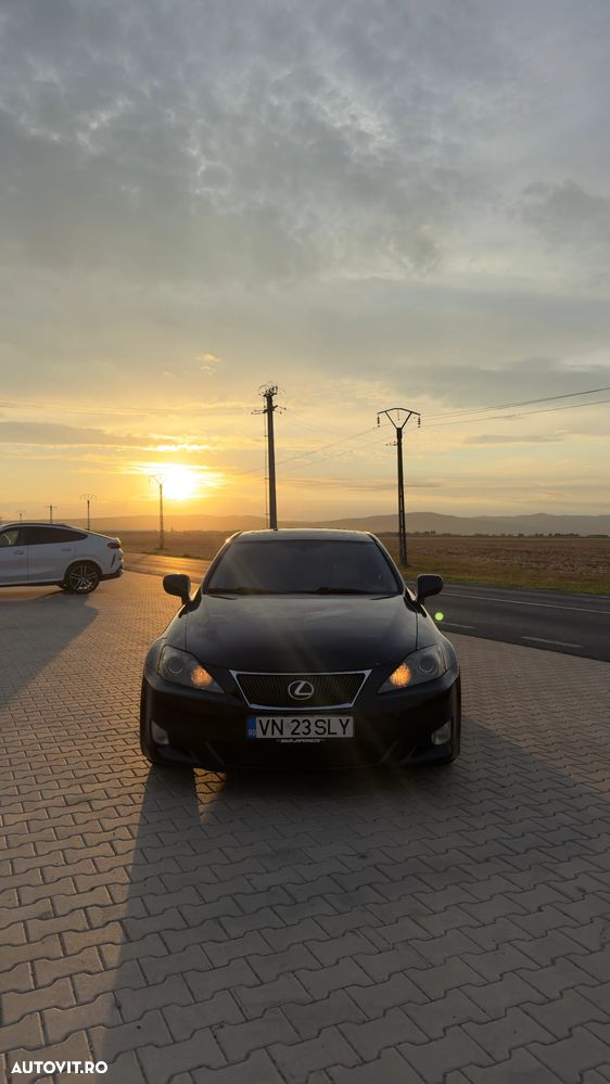 Lexus Seria IS 250 2.5 V6 Aut Luxury - 2