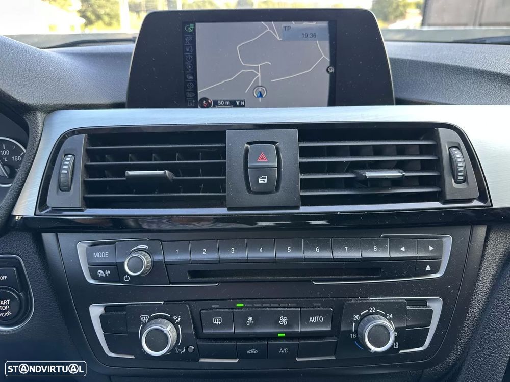BMW 318 d Sport Line - 32