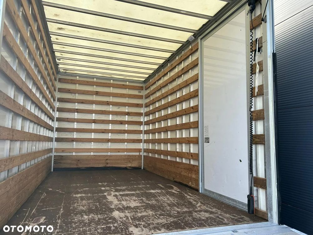 Iveco Daily 35C18 3.0 HPI Hi-Matic Kontener 8 palet + winda 1000kg + drzwi boczne **LED**Niski przebieg**Climatronic**Sprowadzony**2021R** - 10