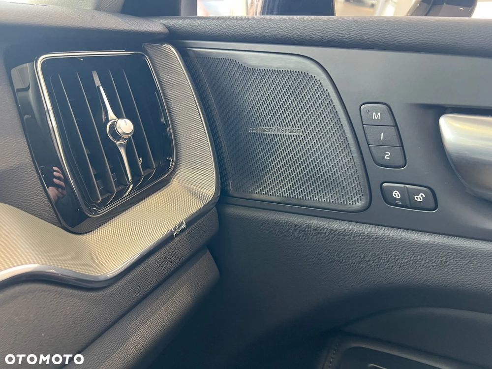 Volvo XC 60 B5 B AWD Geartronic RDesign - 24