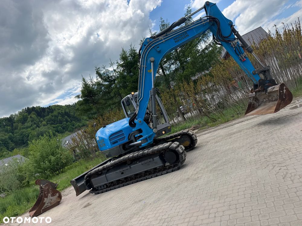 Wacker Neuson ET145 Koparka Gąsienicowa 15 ton. Maszyna jak Nowa 2018 rok. 3400Mtg silnik PERKINS. Maszyna Pełny Oryginał. Aktualna DEKRA BMWT oraz aktualne serwisy Eksploatacyjne! Sprowadzona z Norwegii, KLIMA, KAMERY, własna pompa tankowania, Nagłośnienie, Zero luzów i wycieków! OKAZJA. Szybkozłącze Hydrauliczne. Skrętne ramię. Dodatkowe linie hydrauliczne! 2 łyżki - 16