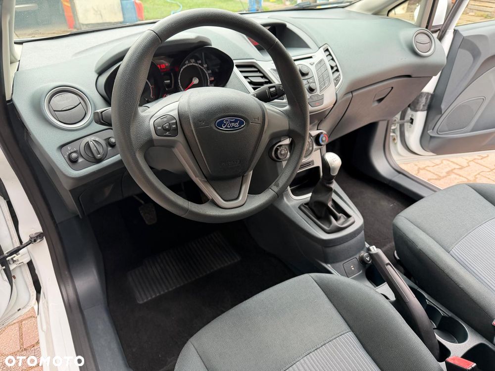 Ford Fiesta - 10