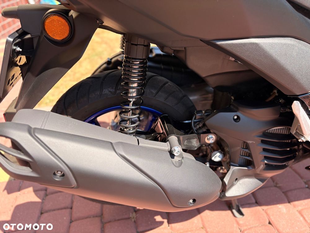 Yamaha NMAX - 10