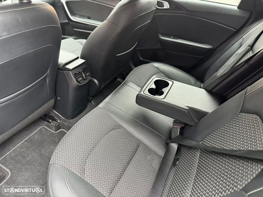 Kia Ceed SW 1.6 CRDi MHEV Drive+SRF - 12