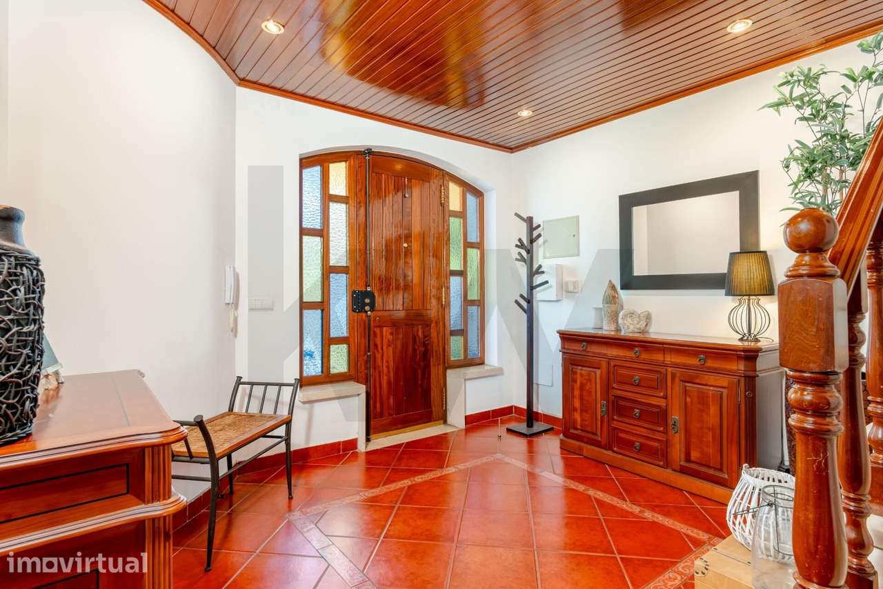 Moradia em Banda T4+1 com Jardim, Garagem e Sótão - Grande imagem: 4/56