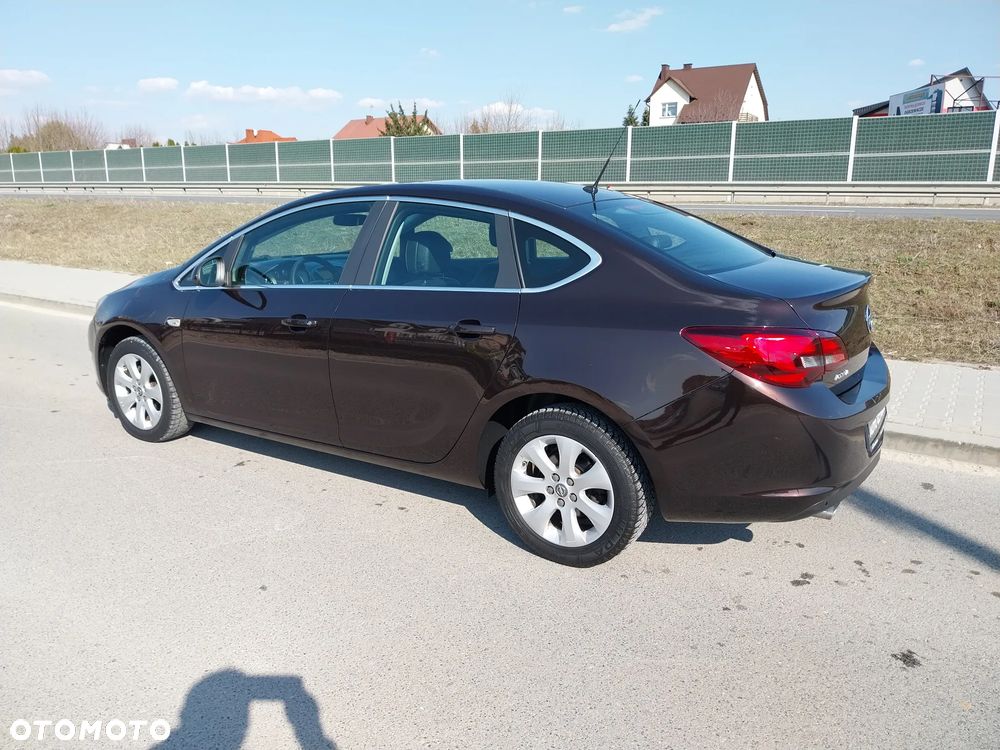 Opel Astra 1.4 T Executive EU6 - 6
