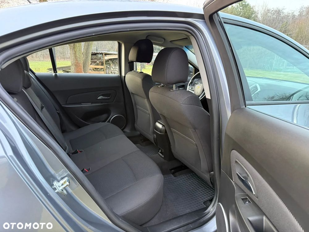 Chevrolet Cruze - 12