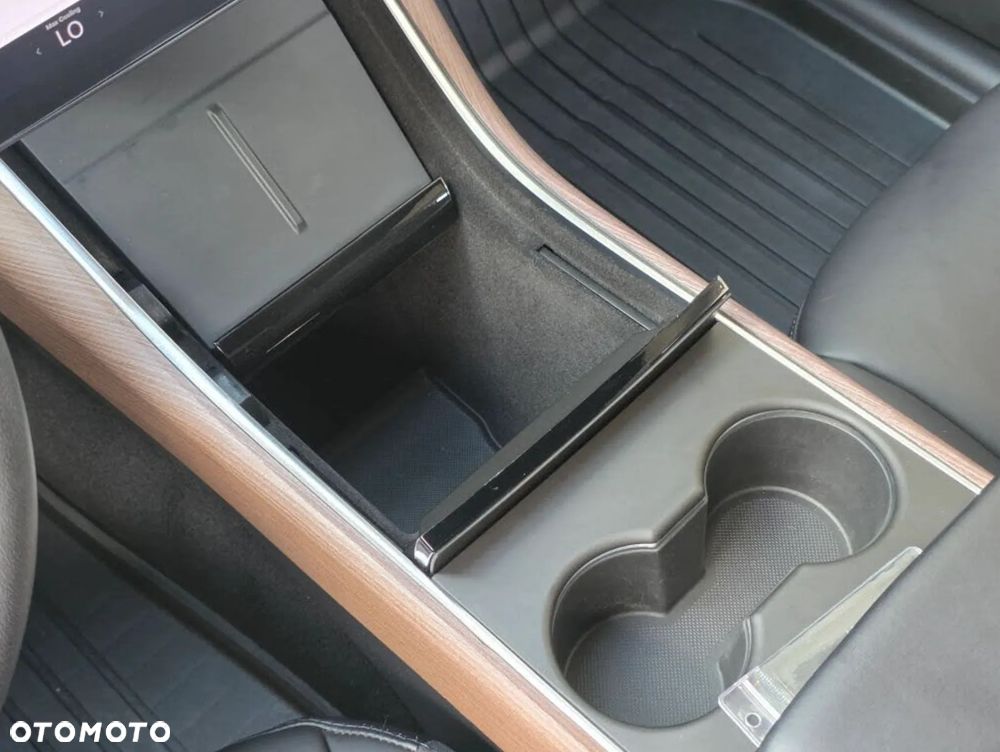 Tesla Model Y - 22