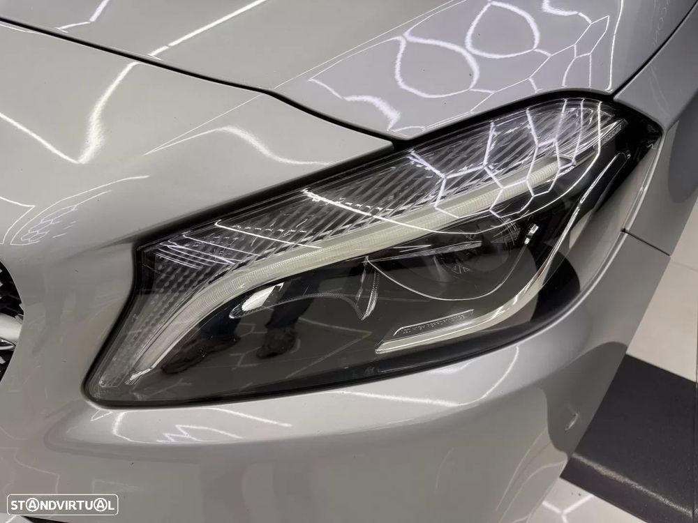 Mercedes-Benz A 180 d AMG Line Aut. — fotografia 12