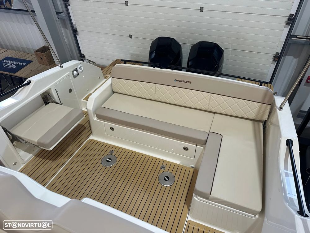 Quicksilver Activ 875 Sundeck - 9